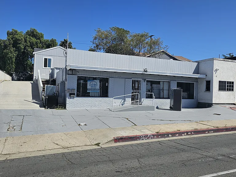 1135 Highland Ave — Photo 15