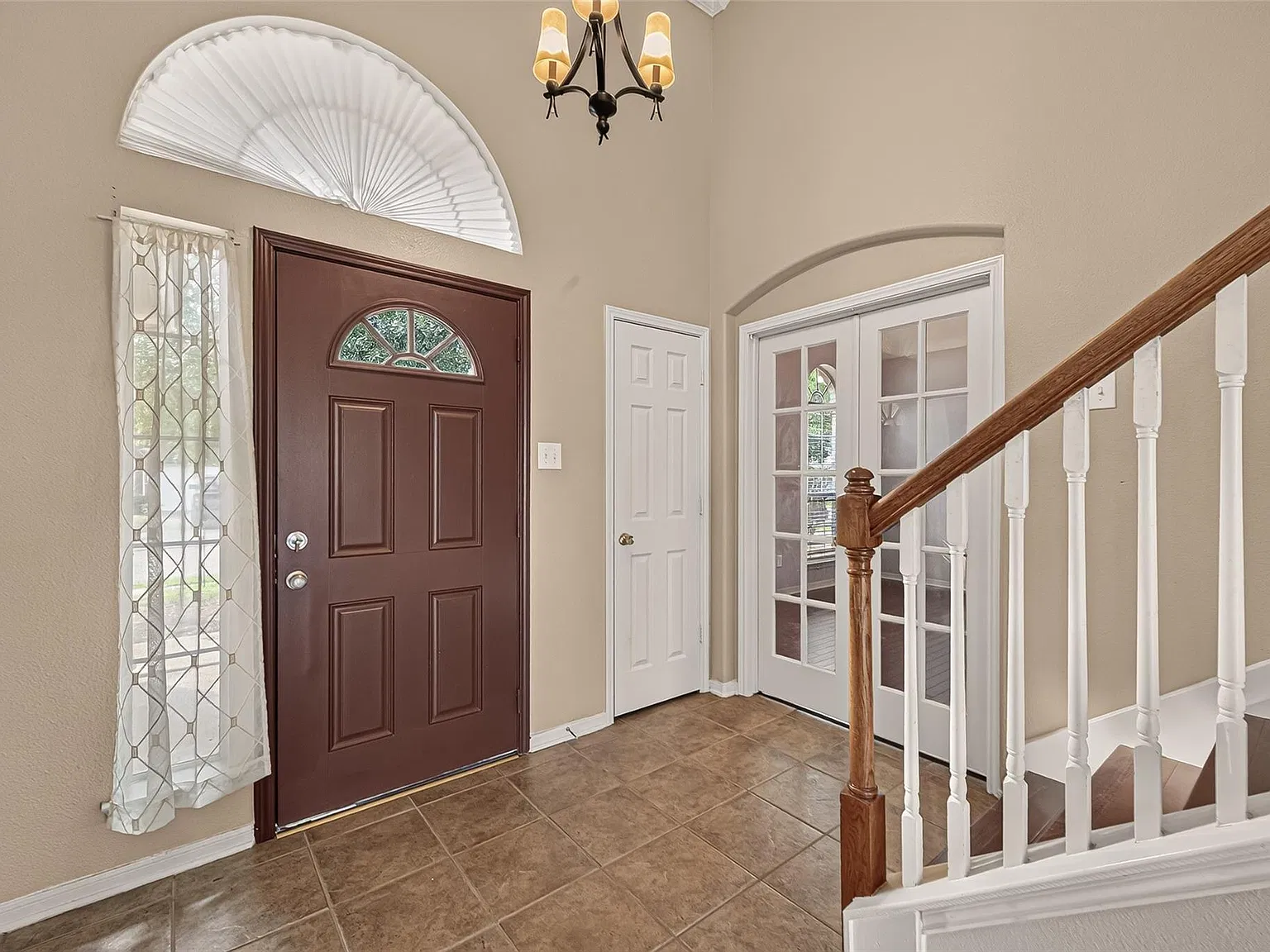 4 bed, 2.5 bath, 2723 sqft, $2,500 — Photo 4