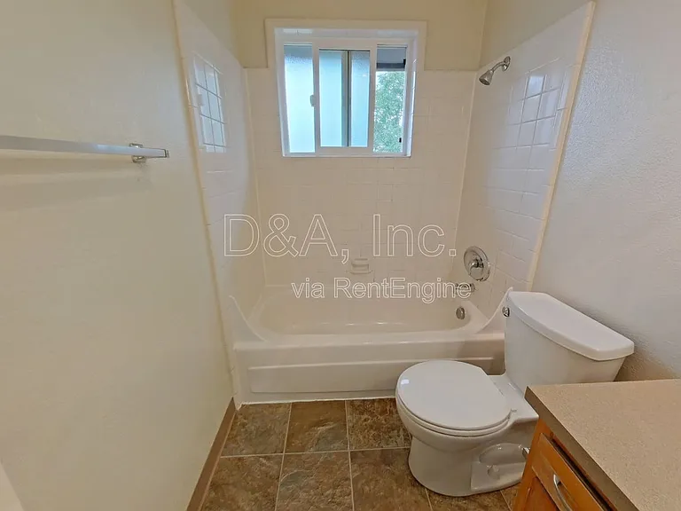 605 NW Kings Blvd #4 — Photo 10