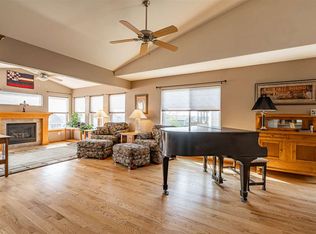 68 Eversull Ln, Iowa City, IA 52245