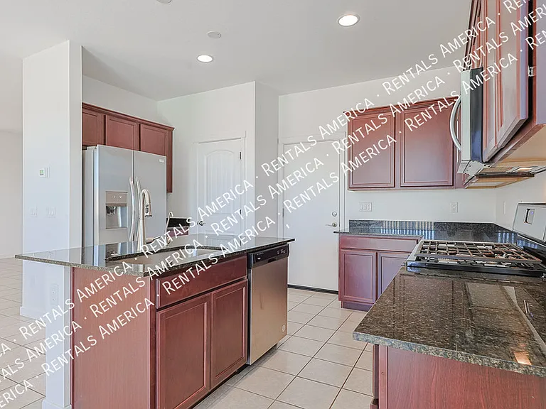 6038 W Hartford Ct — Photo 6