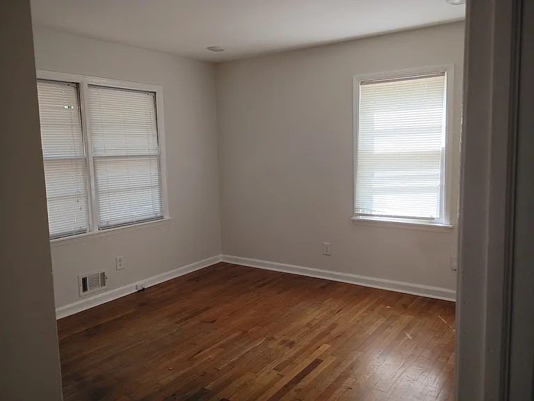 2480 Woodland Dr NW — Photo 11