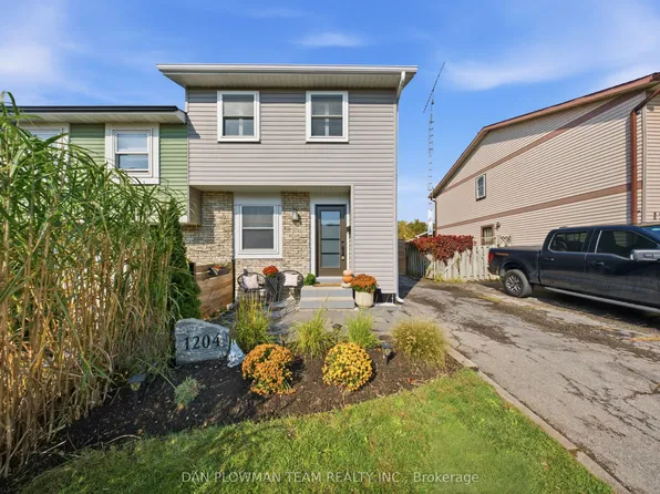 1204 Southdale Ave, Oshawa, ON L1H 7Z3
