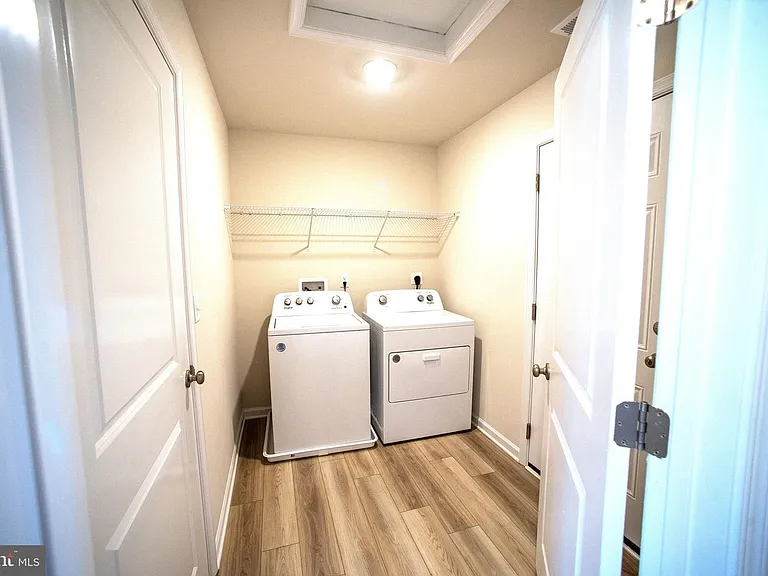 535 Hall Dr — Photo 10