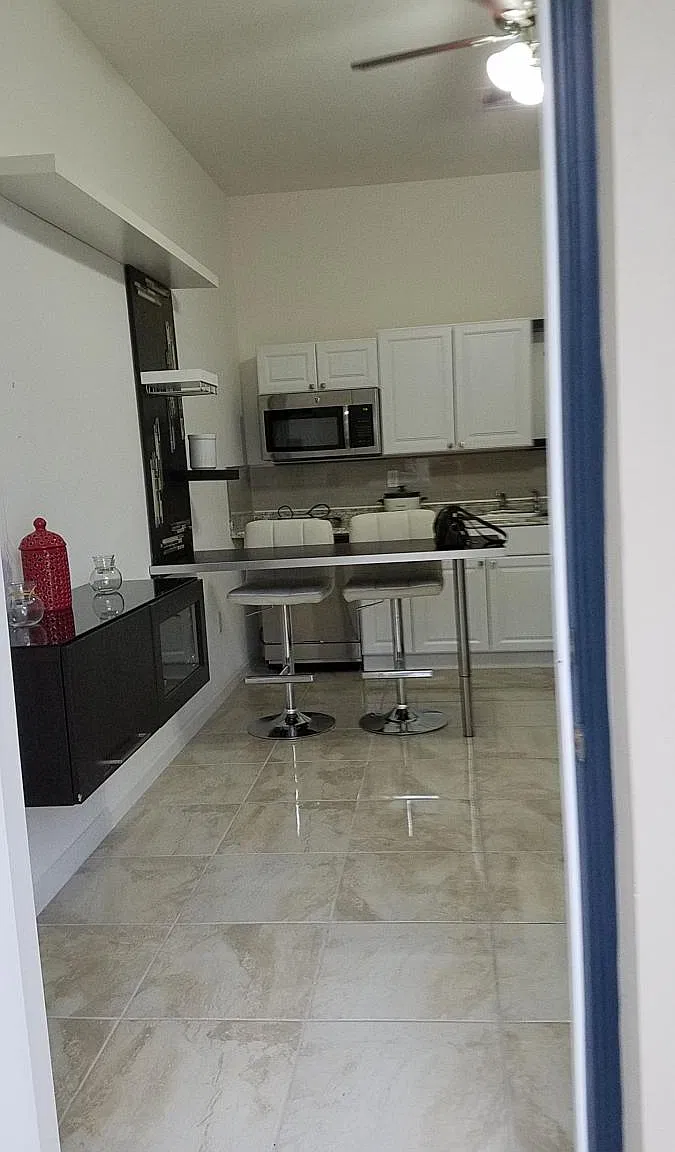 1 bed, 800 sqft, $1,500 — Photo 2