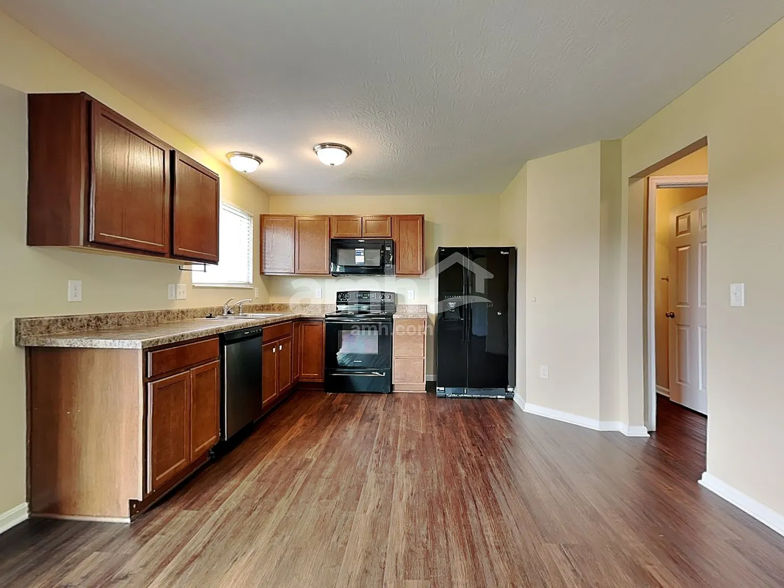 4 bed, 2.5 bath, 1983 sqft, $2,575 — Photo 3