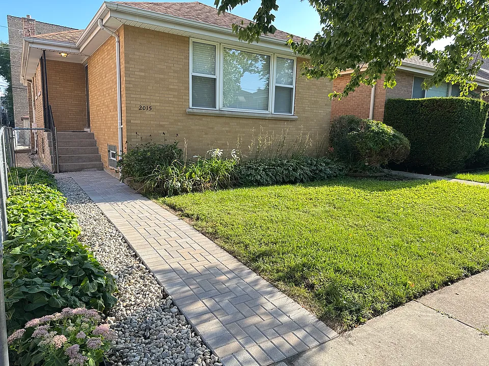 2015 W Summerdale Ave