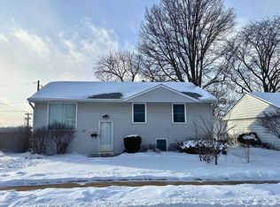 1709 Sharon Dr, Dubuque, IA 52002