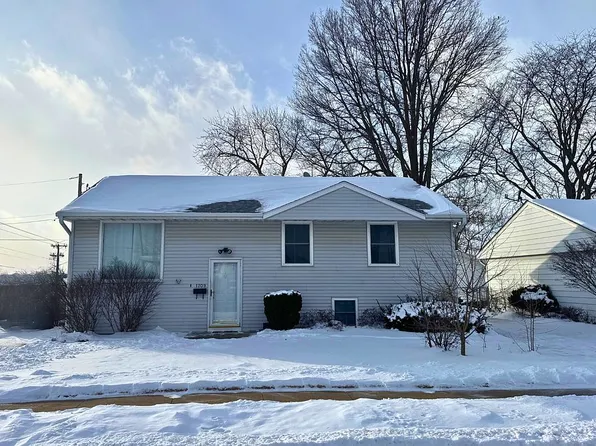 1709 Sharon Dr, Dubuque, IA 52002