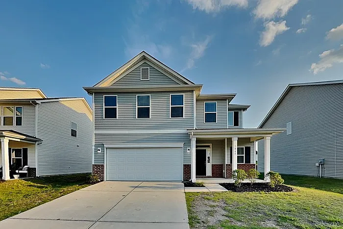 1045 Cloverdale Ct — Photo 1