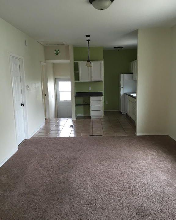 2nd image of 825 7th Ave NE