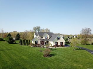 322 Grayhawk Ct, Pinckney, MI 48169