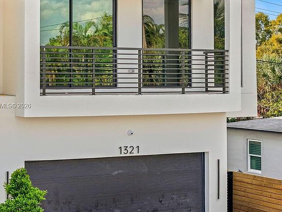 3rd image of 1321 NE 13th Ave #B