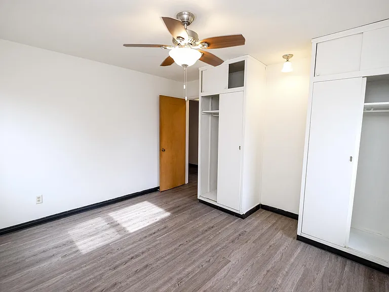 Laurel Terrace — Photo 15