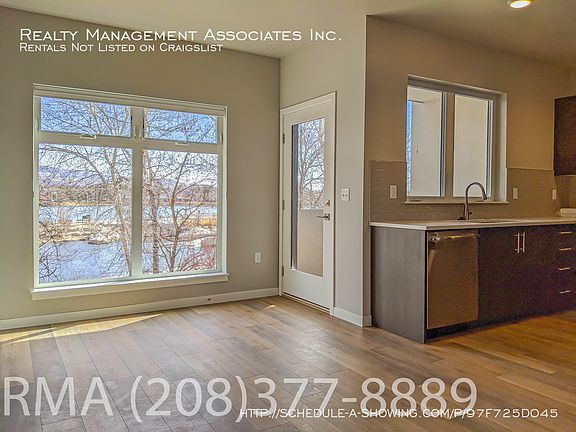4th image of 3480 N Prospect Ln #200