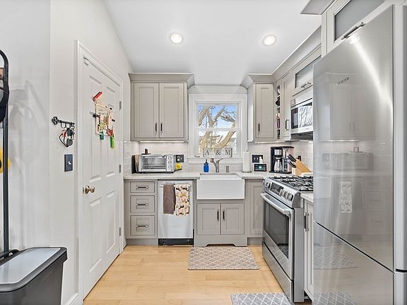 2nd image of 64 Ashland St #2A