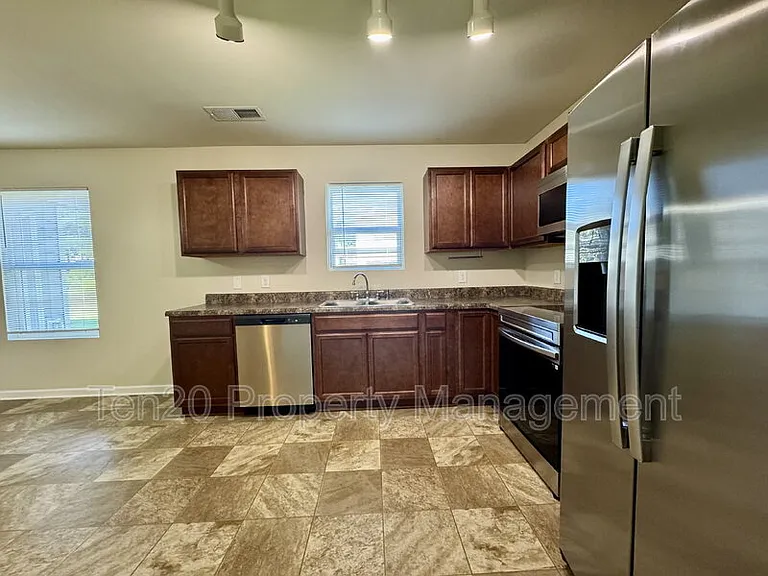753 Compass Trl — Photo 5