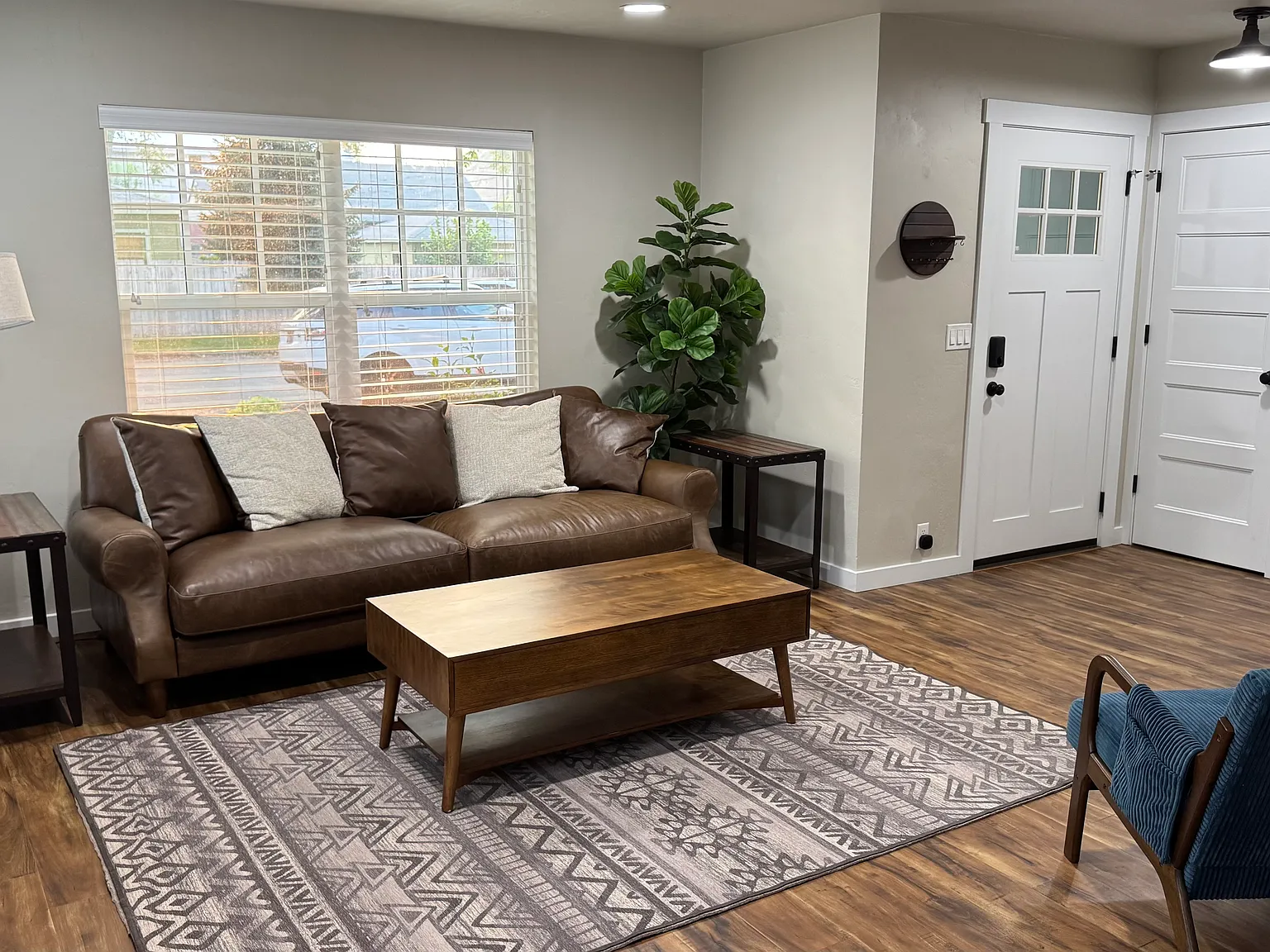4 bed, 1814 sqft, $3,950 — Photo 3