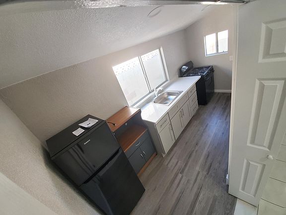 5th image of 2539 E Hamilton Ave