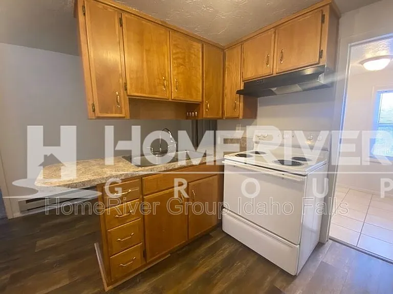 1350 Lake Ave — Photo 2
