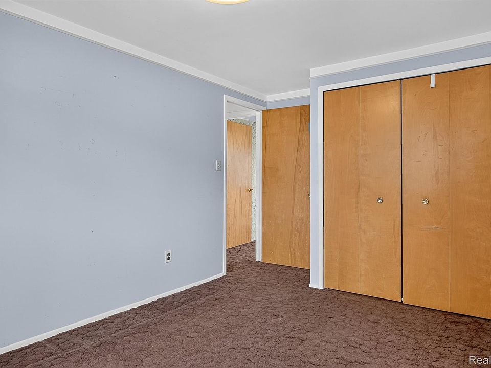 14075 Merriman Rd, photo 21