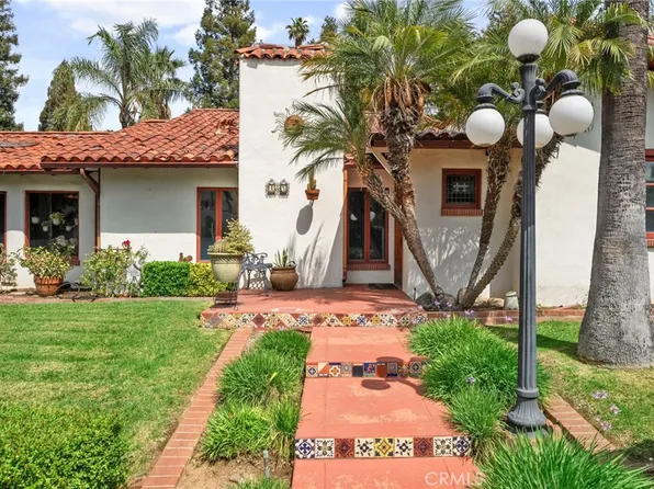 49 Summit Ave, Redlands, CA 92373