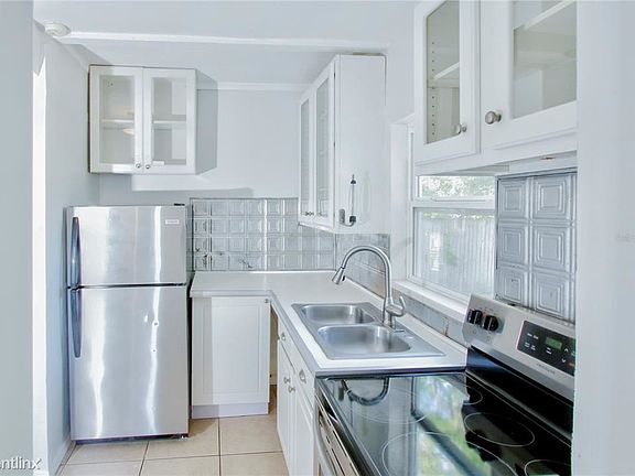 2nd image of 1731 Pineland Dr