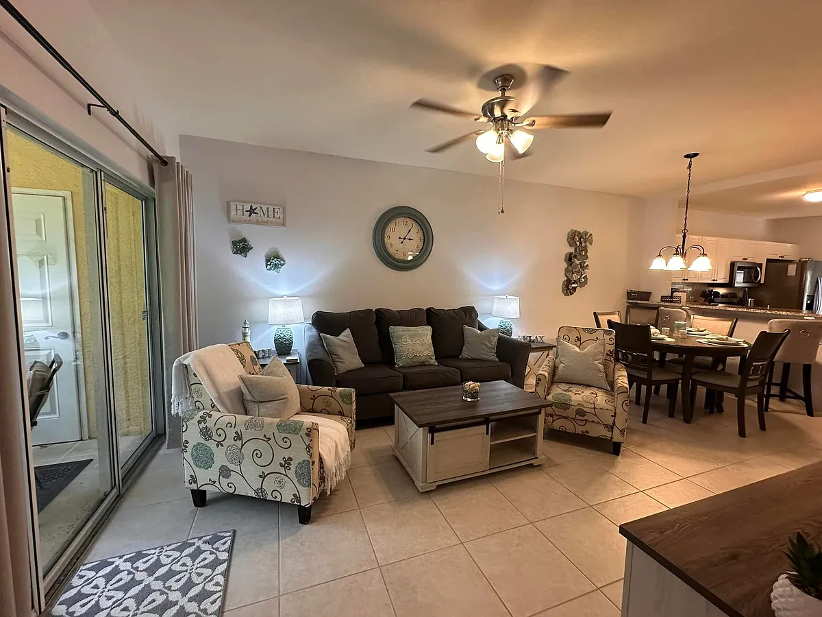 Building Photo - 9185 Celeste Dr #101