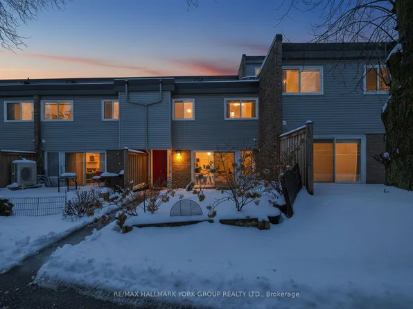 169 Milestone Cres #33, Aurora, ON L4G 3M2