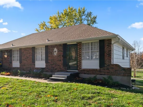 7115 NW Country Club Ln, Kansas City, MO 64152