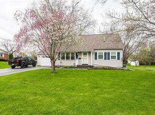17 Meadowbrook Dr, Albion, NY 14411