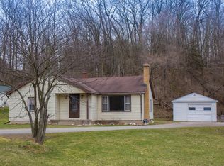 606 Grindle Dr SE, Lowell, MI 49331
