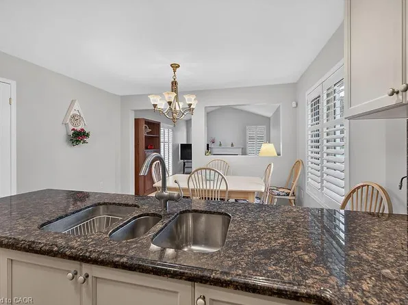 166 Toby Cres, Hamilton, ON L8T 2P2