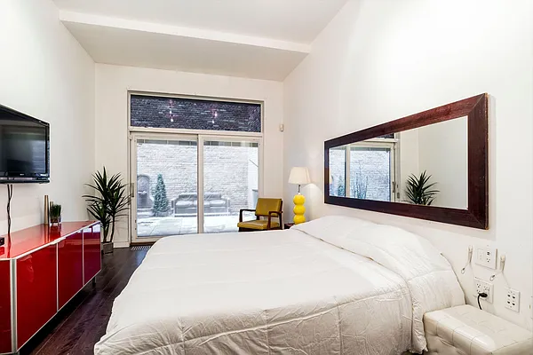 Sold by Nest Seekers International | media 6