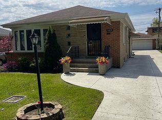 7023 W Dobson St, Niles, IL 60714