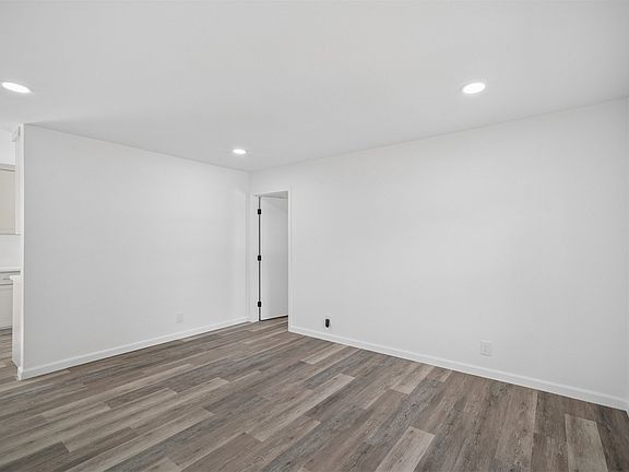 3rd image of 4672 N Troost Ave