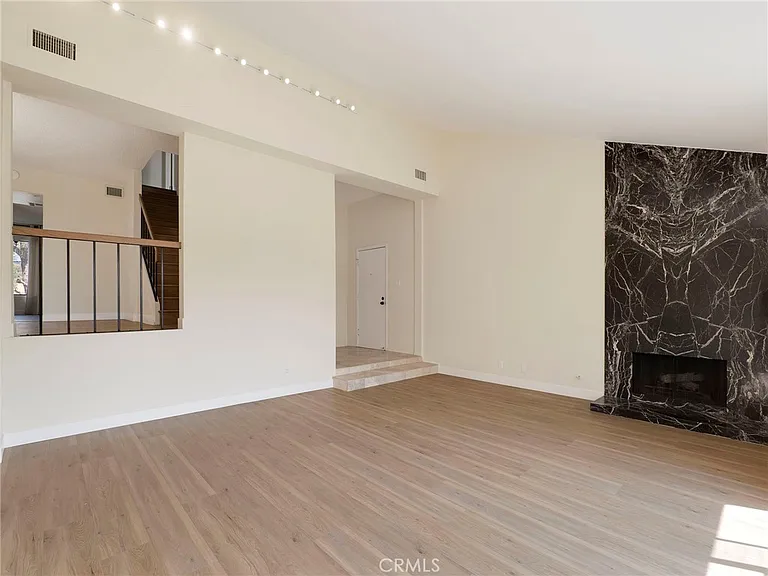 5214 Calatrana Dr — Photo 5