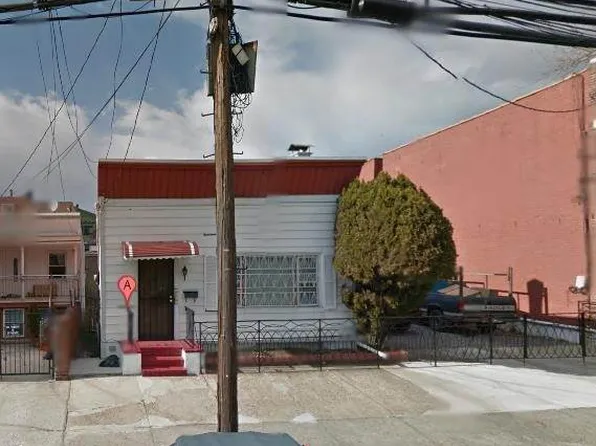 3366 11th St, Astoria, NY 11106