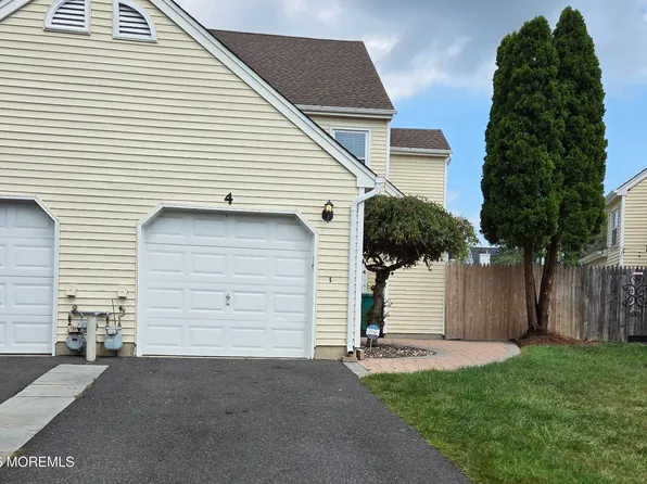 4 Hawthorne Court, Freehold, NJ 07728