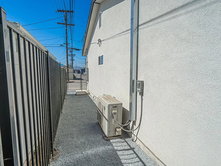 10959 Collins St — Photo 18