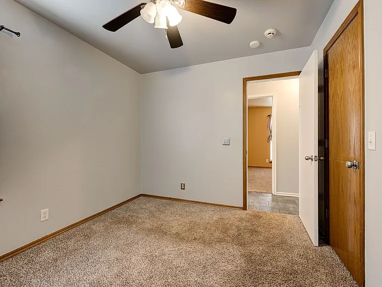 2032 Emerald Brook Ct — Photo 33