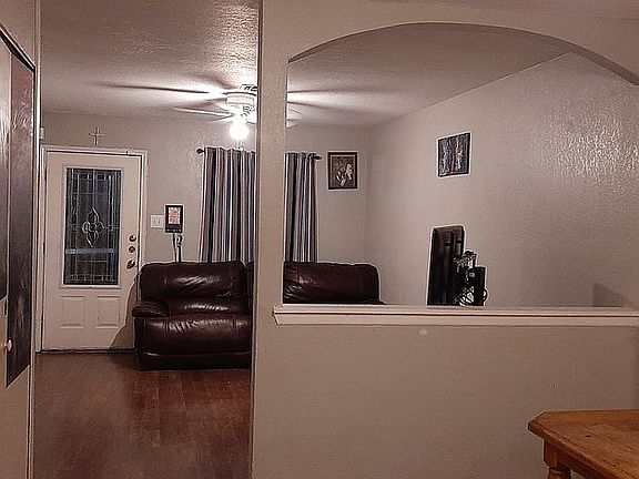 4th image of 2615 Gibbens St
