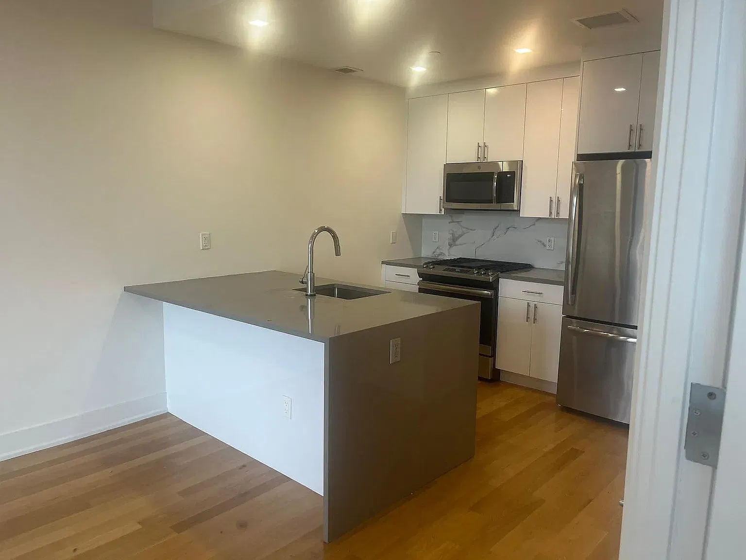 235 Hawthorne Street — Photo 3