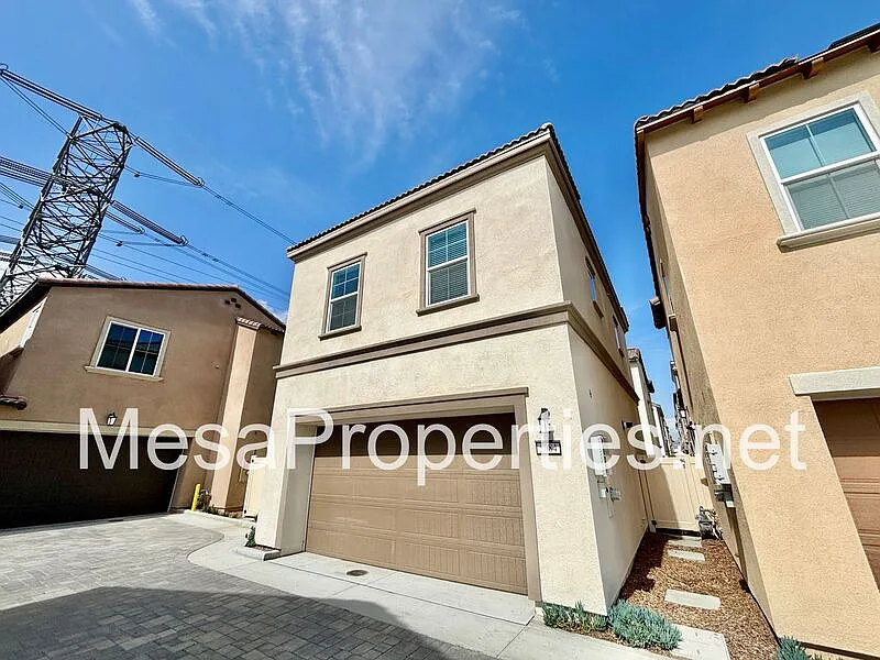 3 bed, 2.5 bath, 1470 sqft, $3,095 — Photo 3