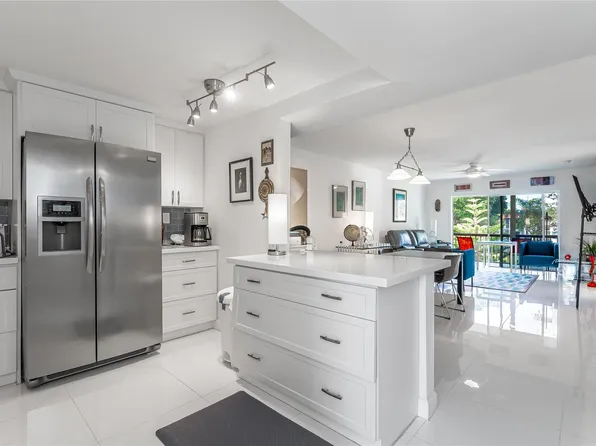 811 S Hollybrook Drive #301, Pembroke Pines, FL 33025