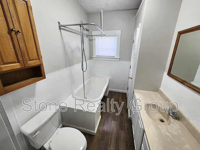 1102 E Circle Dr — Photo 9