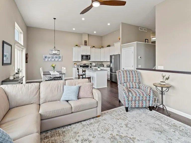 13409 Bronze Pkwy — Photo 3