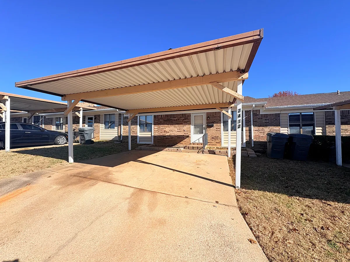 Photo 1 of 17 - 2412 Shenandoah Dr - Ardmore, OK Primary Photo - 2412 Shenandoah Dr