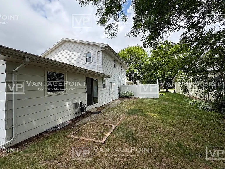 1713 Edgehill Dr — Photo 20