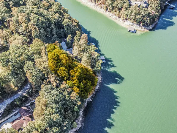 319 S Shorewood Ln, Caryville, TN 37714